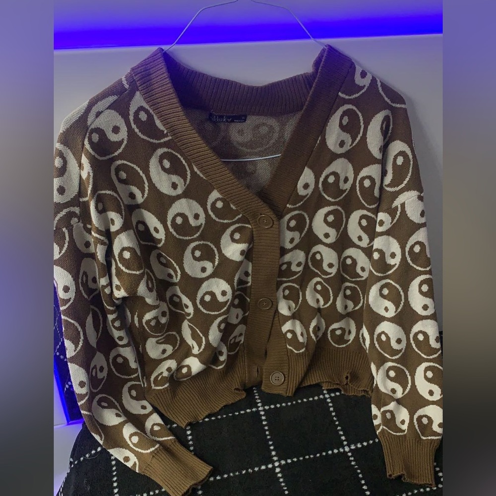 Brown and White Ying and Yang Pattern on Cardigan for Women in size XL